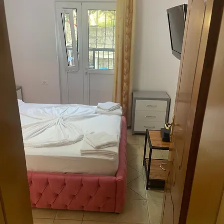 Traceys 3 Apartment *