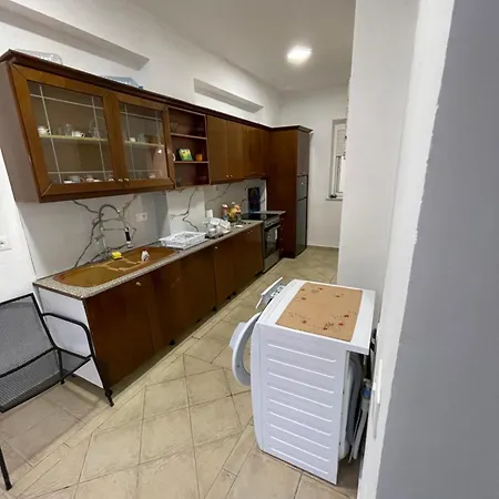 Traceys 3 Apartment Borsh