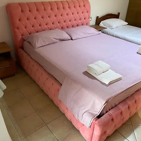 Traceys 3 Apartment *