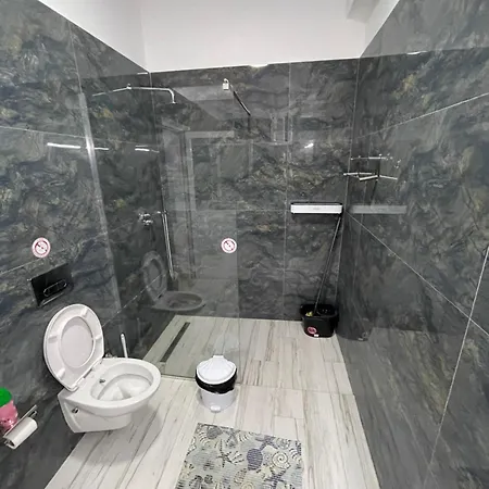 Traceys 3 Apartment